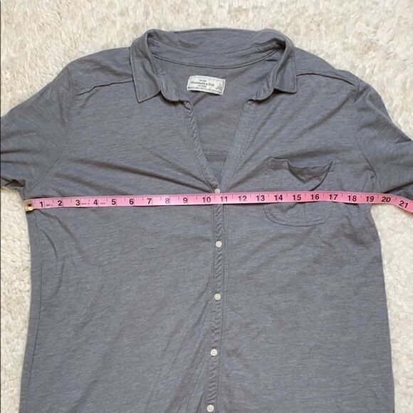 Abercrombie and Fitch Gray collared button down - Picture 12 of 16
